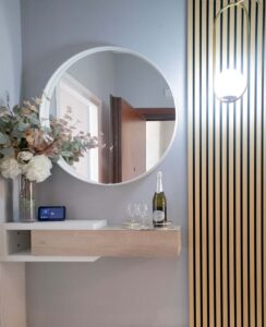 saras-home-apartment-rome-entrance-lit-cropped