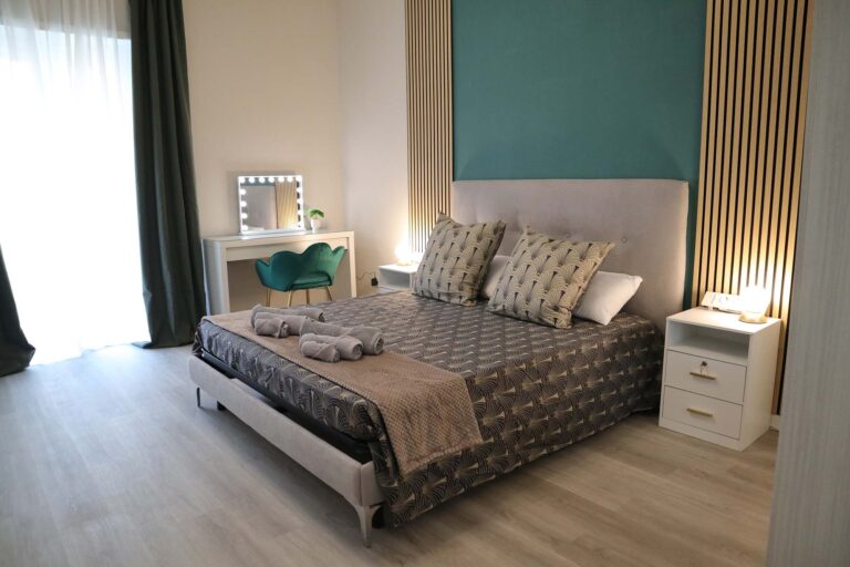 saras-home-apartment-rome-green-room-overview-horizontal