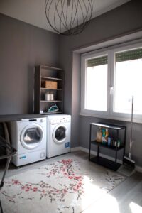 saras-home-apartment-rome-laundry-room-overview