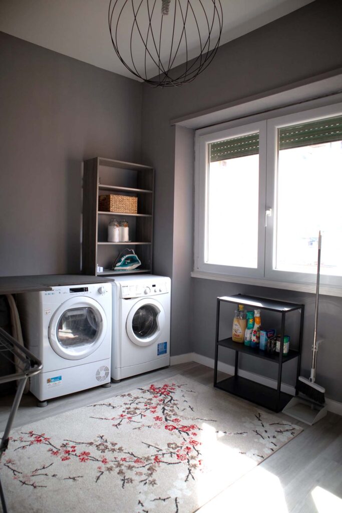 saras-home-apartment-rome-laundry-room-overview