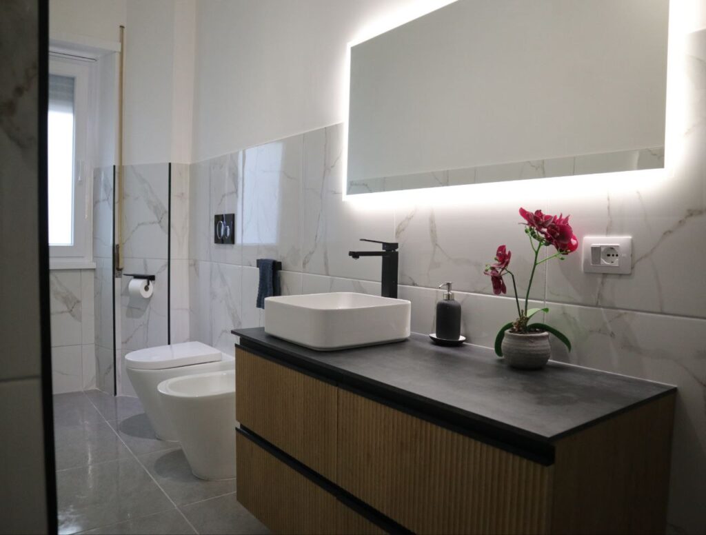 saras-home-apartment-rome-bathroom-overview-window